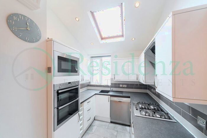 1 Bedroom Flat To Rent In Ravenscroft Road, London, W4