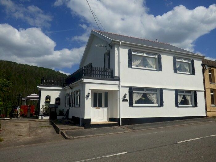 4 Bedroom End Of Terrace House For Sale In Tonclwyda, Clyne, Neath., SA11