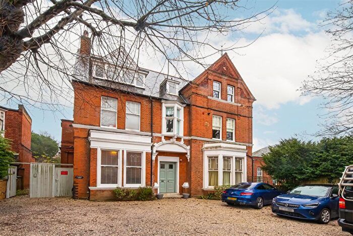 2 Bedroom Flat For Sale In Park Hill, Ealing, W5
