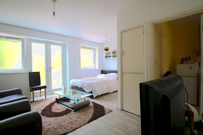 Studio To Rent In Turin Street, London, E2