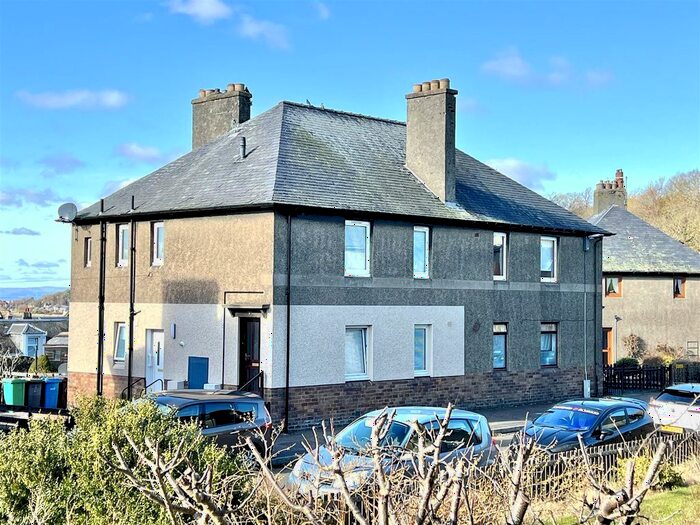 2 Bedroom Flat For Sale In Upper Wellheads, Limekilns, Dunfermline, KY11
