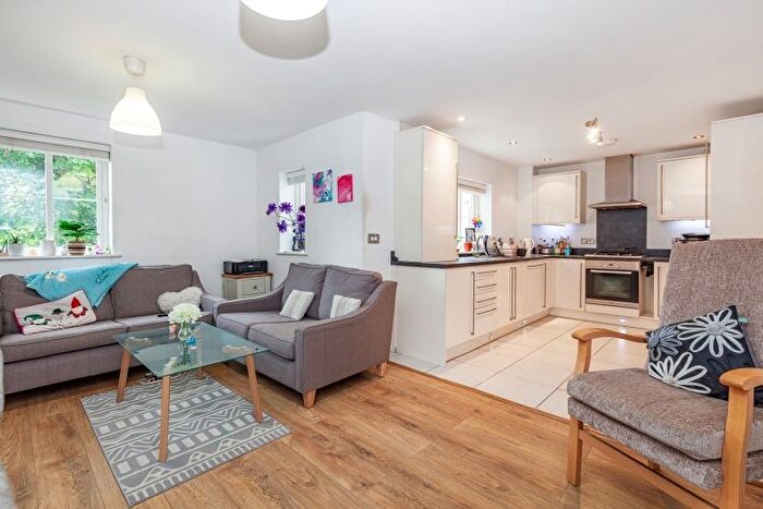 2 Bedroom Flat To Rent In Beauchamp Lane, Cowley, OX4