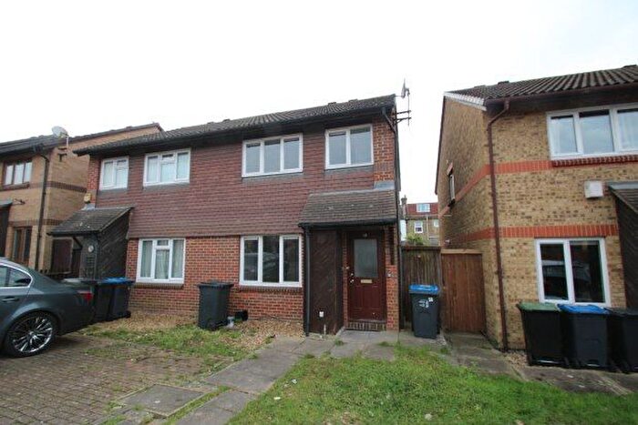 3 Bedroom Semi-Detached House To Rent In Anthony Road, London, SE25
