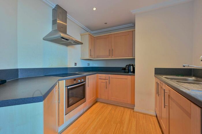 2 Bedroom Flat To Rent In Trentham Court, North Acton, London, W3