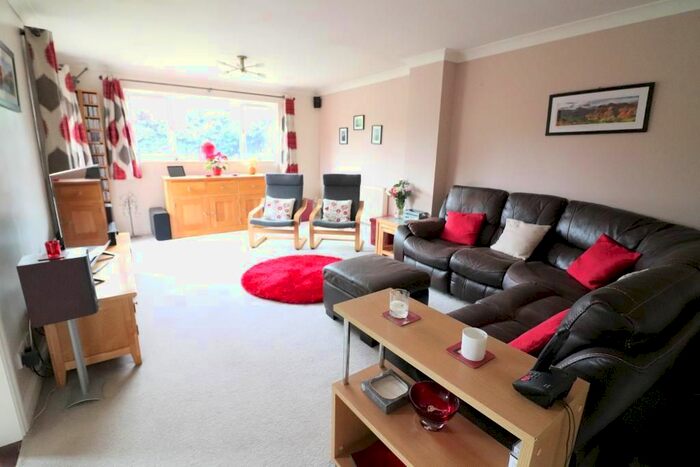 4 Bedroom Detached House For Sale In Launton Close, Luton, Bedfordshire, LU3