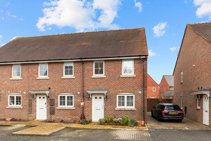 2 Bedroom End Of Terrace House For Sale In Clifton Close, Faygate, RH12