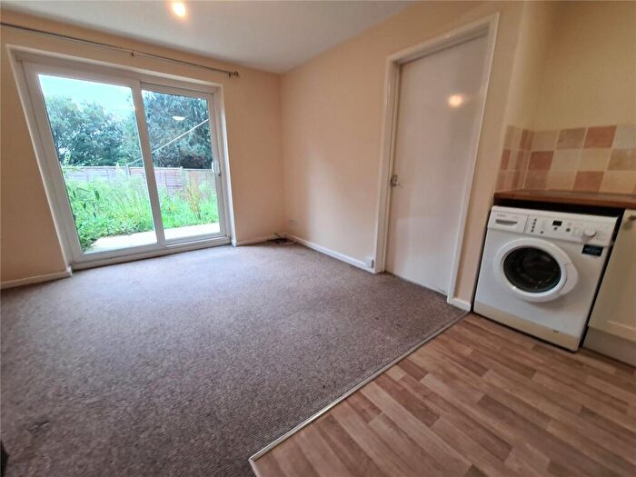 1 Bedroom Flat To Rent In Millbrook Road East, Southampton, Hampshire, SO15
