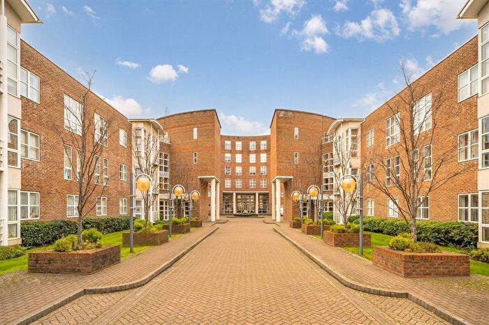 2 Bedroom Flat For Sale In Manbre Road, Bishops Park, W6
