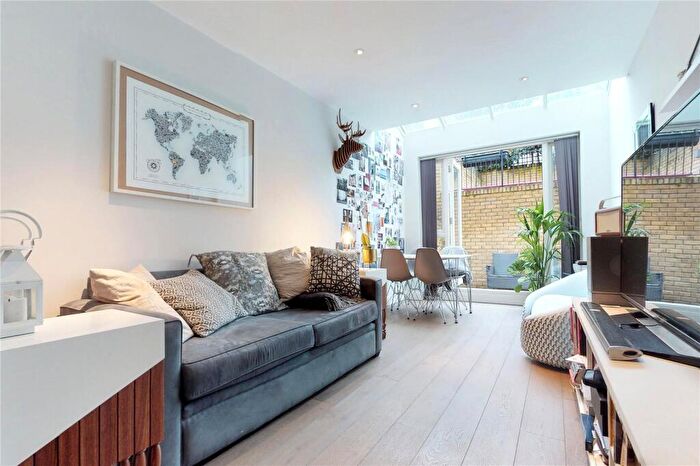 1 Bedroom Flat To Rent In - Chelsea Walk, London, SW10