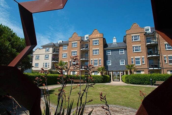 2 Bedroom Flat For Sale In Christchurch Place, Eastbourne, BN23