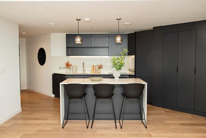 3 Bedroom Apartment To Rent In The Octagon, Birmingham, B3