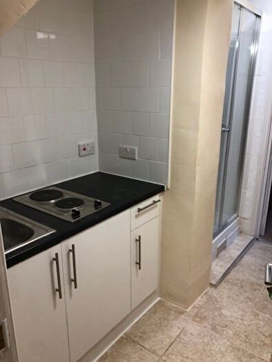 Studio To Rent In Shepherds Bush Road, London, W6