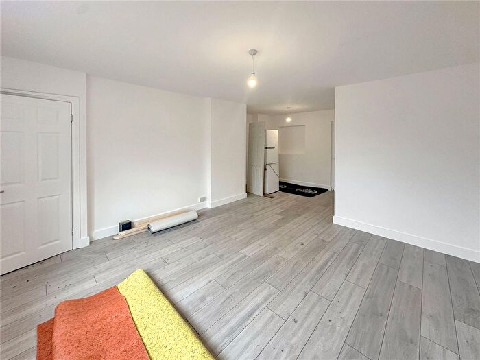 3 Bedroom Semi Detached House To Rent In Canterbury Avenue, Slough, Berkshire, SL2