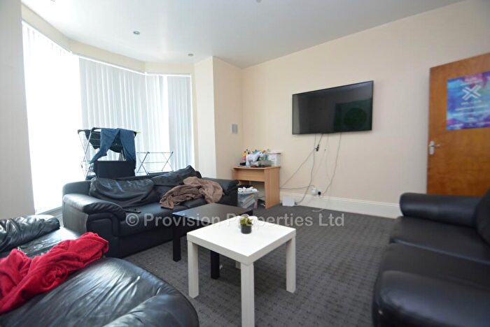 6 Bedroom Terraced House To Rent In Ebor Place, Hyde Park, Leeds, LS6