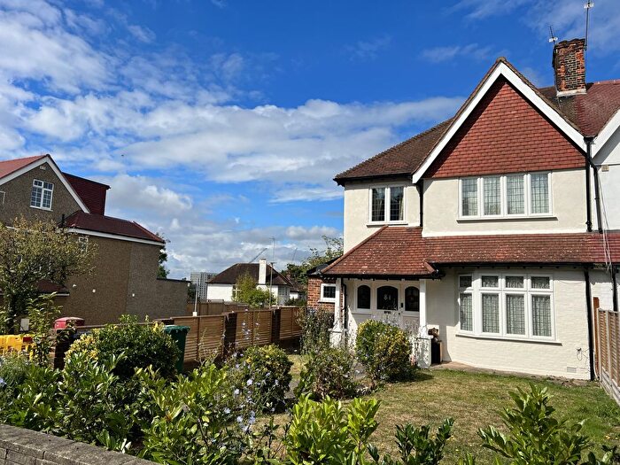 3 Bedroom Semi-Detached House To Rent In Station Road, Barnet, NW4
