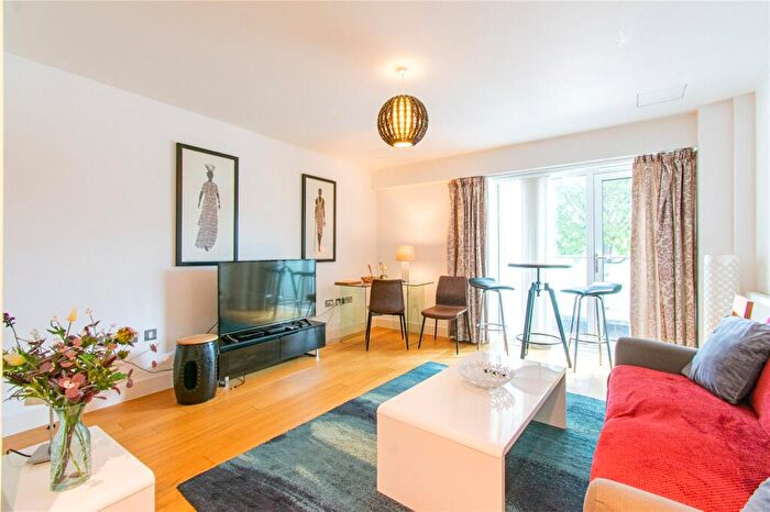 1 Bedroom Apartment For Sale In Park Way, Newbury, Berkshire, RG14