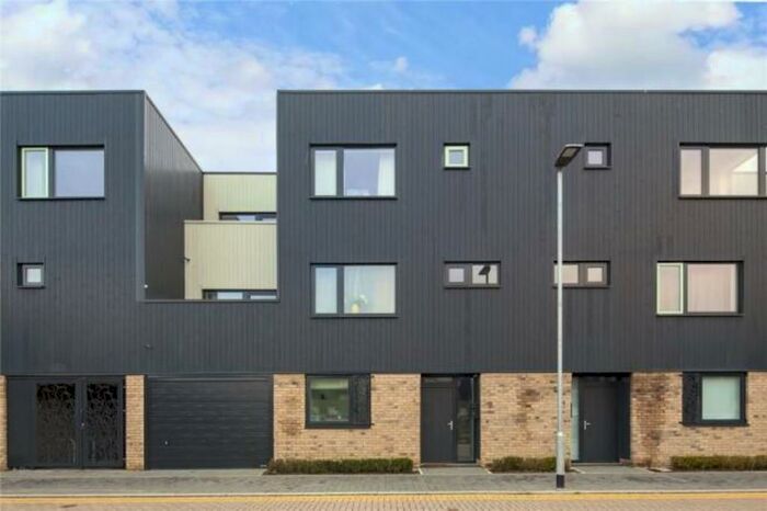 4 Bedroom Town House To Rent In Harradine Street, CB2