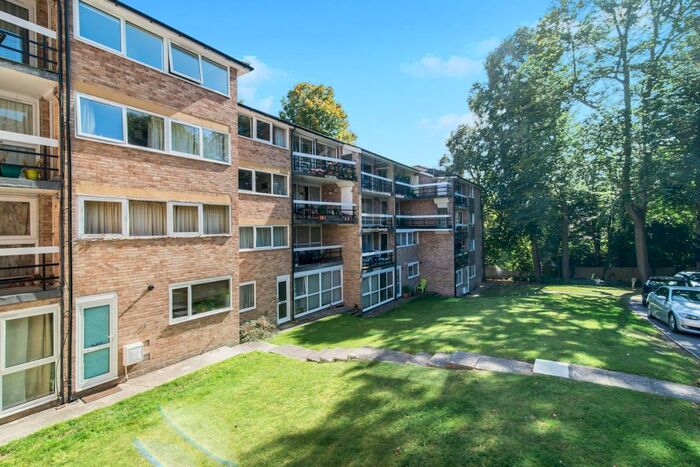 3 Bedroom Flat To Rent In Northlands Drive, Winchester, SO23