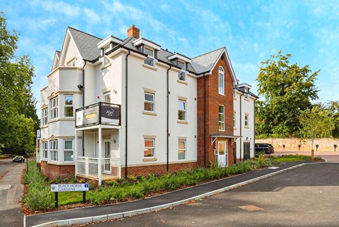 2 Bedroom Flat For Sale In Tillingbourne Gardens, Gomshall, Guildford, Surrey, GU5