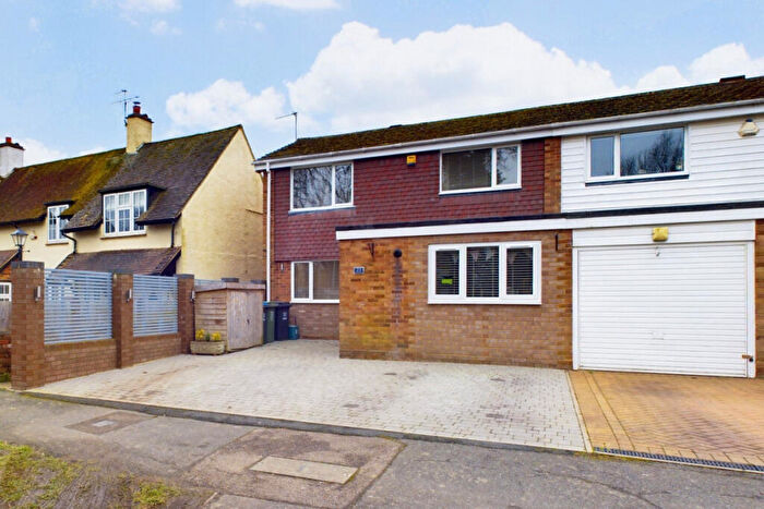 4 Bedroom End Of Terrace House For Sale In Newhouse Road Bovingdon, Hemel Hempstead, HP3