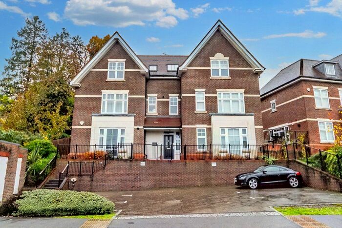 1 Bedroom Flat For Sale In St. Monicas Lodge, St. Monicas Road, Kingswood, KT20