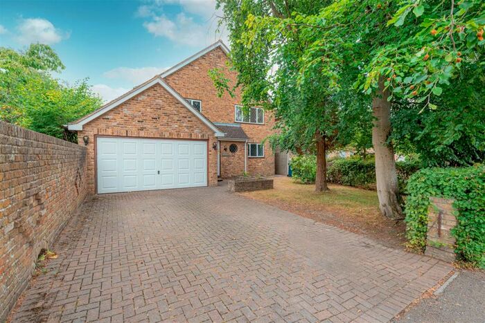 5 Bedroom Detached House To Rent In Chilton Close, Penn, High Wycombe, HP10