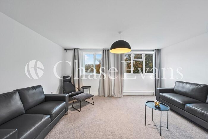 3 Bedroom Terraced House To Rent In Glengall Road Isle Of Dogs, E14