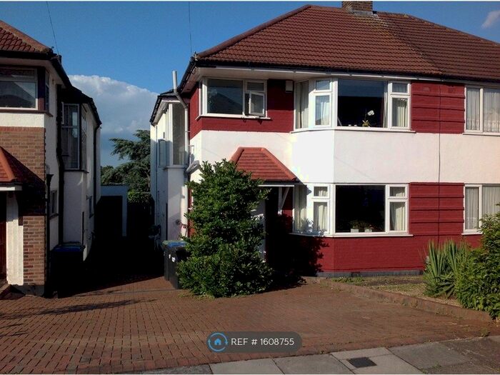 3 Bedroom Semi-Detached House To Rent In Farmleigh Southgate, Southgate, N14