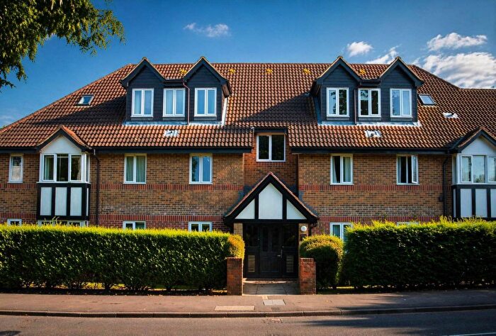 1 Bedroom Flat For Sale In Everett Court, Radlett, WD7