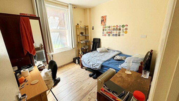 3 Bedroom Flat To Rent In Chapel Market, Angel, N1