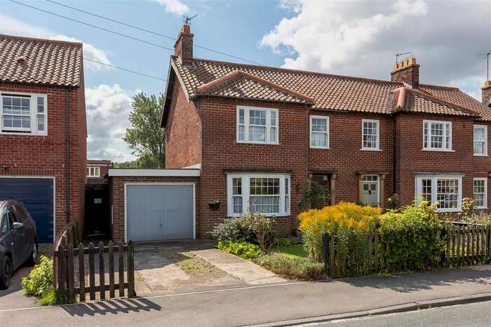 3 Bedroom Semi-Detached House For Sale In Station Road, Helmsley, York, YO62