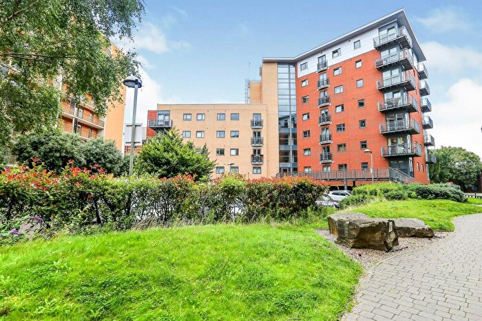 2 Bedroom Apartment To Rent In City Walk, Leeds, LS11