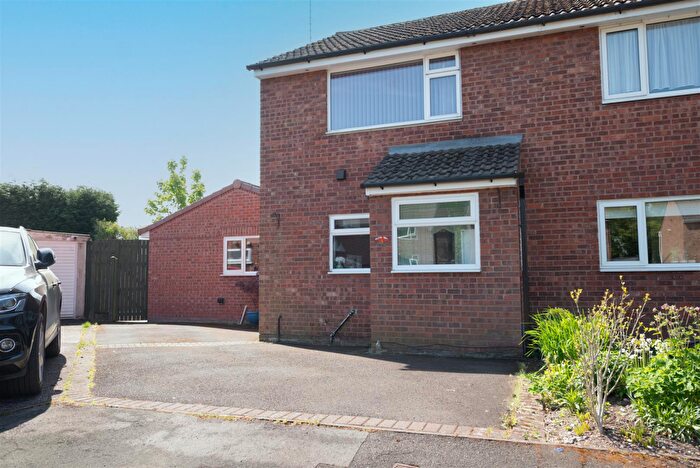 4 Bedroom Semi-Detached House For Sale In Hawthorne Close, Congleton, CW12