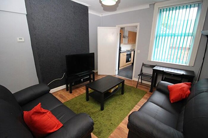 3 Bedroom House To Rent In / Bed Student House Allison Street, Lincoln, Lincolnshire, LN1