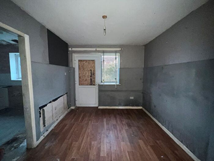 5 Bedroom Semi-detached House For Sale In Dawson Street, Walsall, WS3