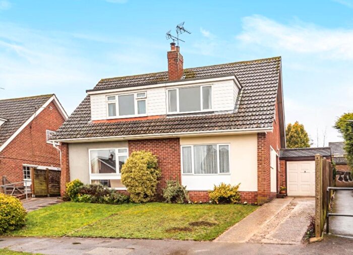 3 Bedroom Semi-Detached House To Rent In Tilehurst, Reading, RG31