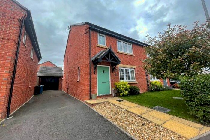 3 Bedroom Property To Rent In Lister Avenue, Lichfield, WS13