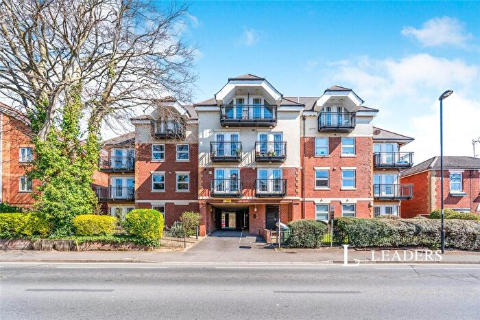 2 Bedroom Apartment For Sale In Hill Lane, Southampton, Hampshire, SO15