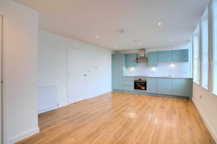 1 Bedroom Flat To Rent In Union Street, Newton Abbot, TQ12