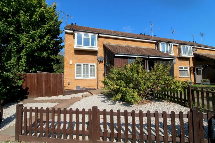 2 Bedroom Flat To Rent In The Hyde, Ware, SG12