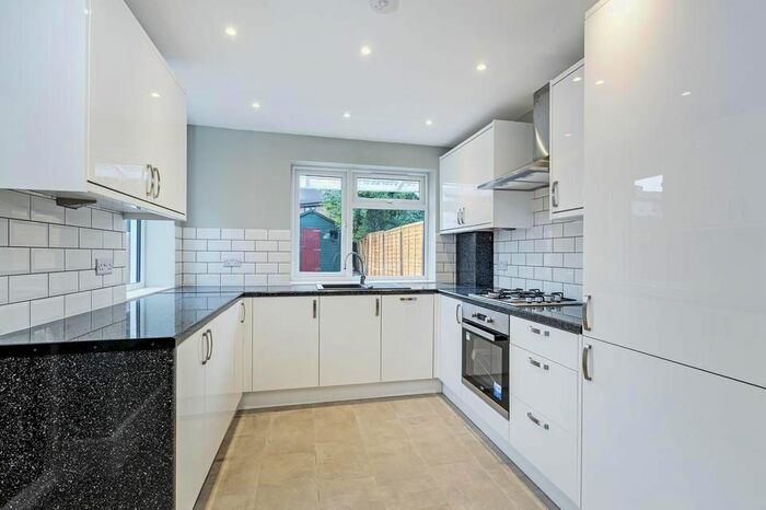 4 Bedroom Terraced House To Rent In Walpole Road, Colliers Wood, London, SW19