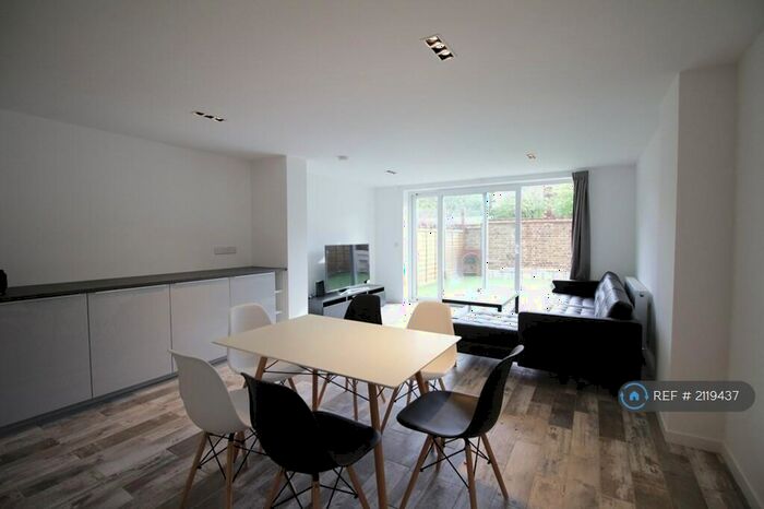 4 Bedroom Terraced House To Rent In Somers Close, London, NW1