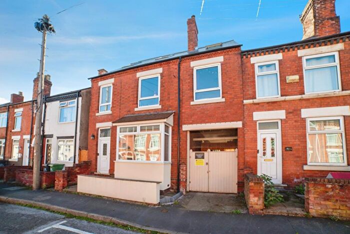 5 Bedroom Semi-Detached House For Sale In Park Street, Heanor, DE75