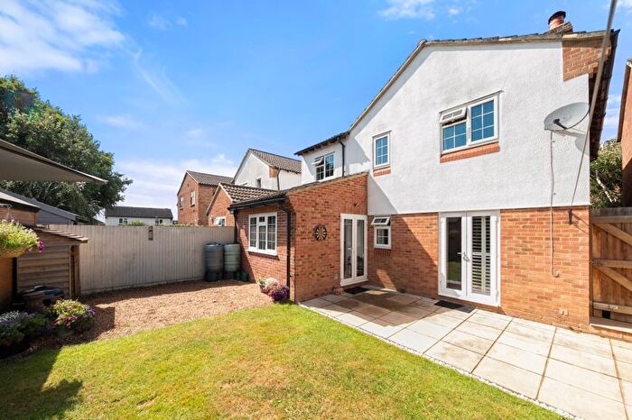 4 Bedroom Link Detached House For Sale In The Potteries, Ridgewood, TN22