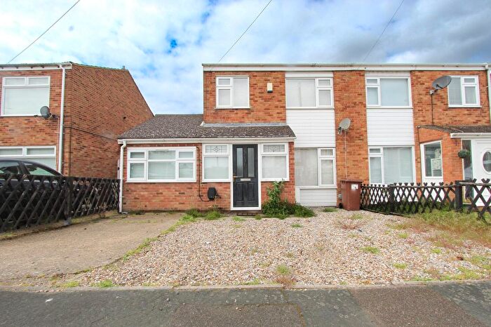 4 Bedroom Semi-Detached House For Sale In Pannell Road, Rochester, ME3