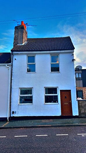 3 Bedroom End Of Terrace House To Rent In Fox Street, Gillingham, ME7