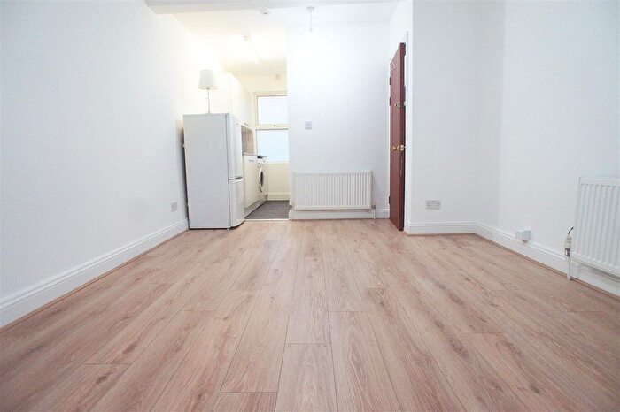Studio To Rent In Croyland Road, London, N9