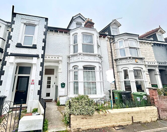 3 Bedroom Flat To Rent In Gladys Avenue, Portsmouth, PO2