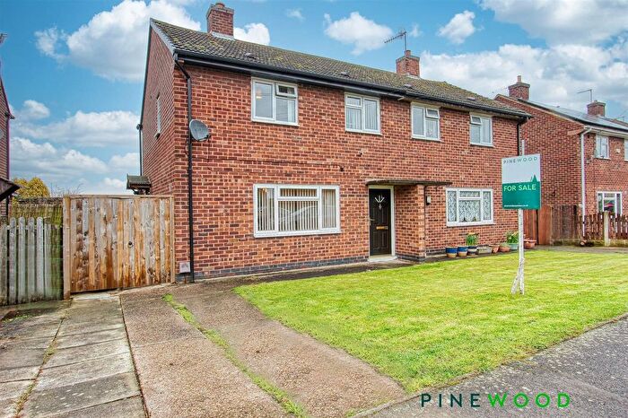 3 Bedroom Semi Detached House For Sale In North Side, New Tupton, S42