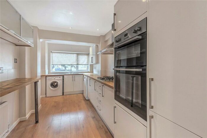 4 Bedroom Terraced House To Rent In Fiona Close, Winchester, SO23